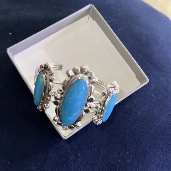 Cuff bracelet by Raymond Yazzie RARE FIND!!! - Picture 7 of 11
